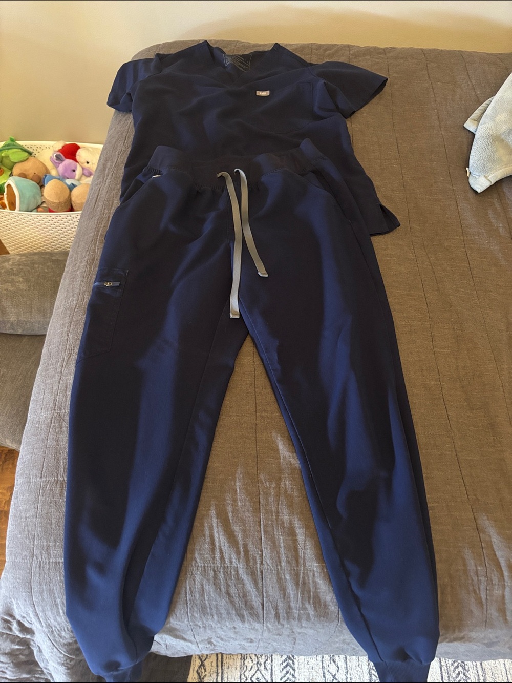 Figs Women's Catarina Scrub Top and Zamora Jogger Pant Set